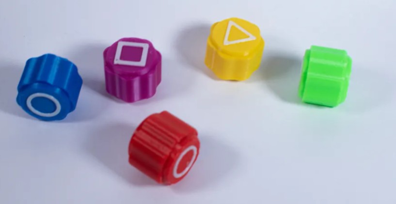 חמש אבנים - סגנון משחקי הדינון