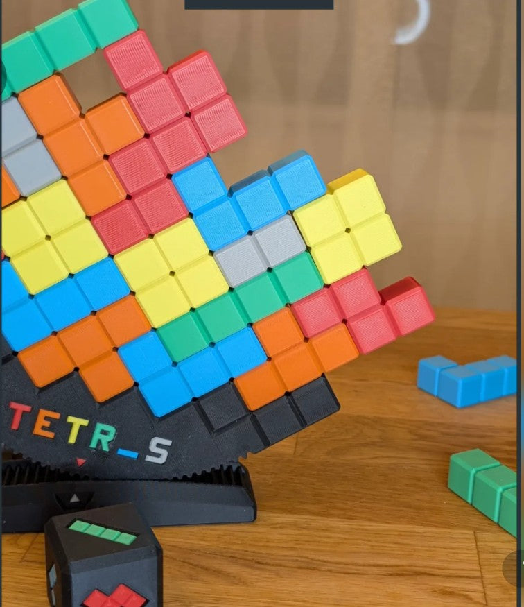 הטטריס המתנדנד